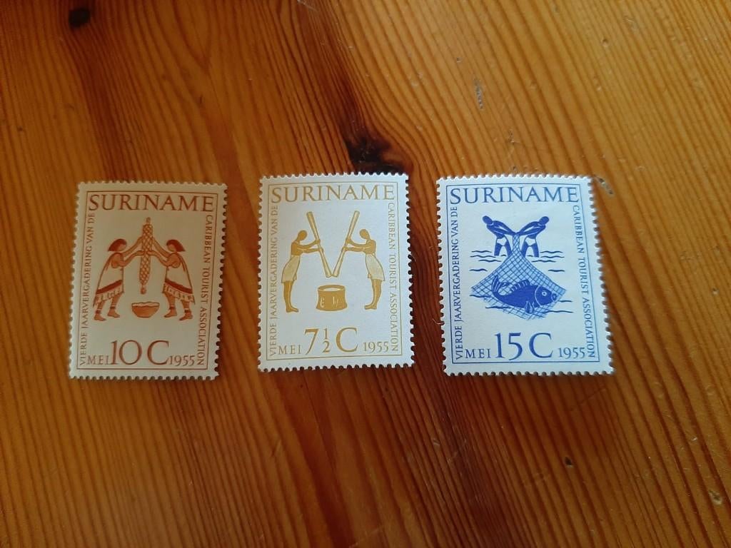 suriname ongebruikt plakker nr 318 319 320, Postzegels en Munten, Ophalen of Verzenden, Postfris