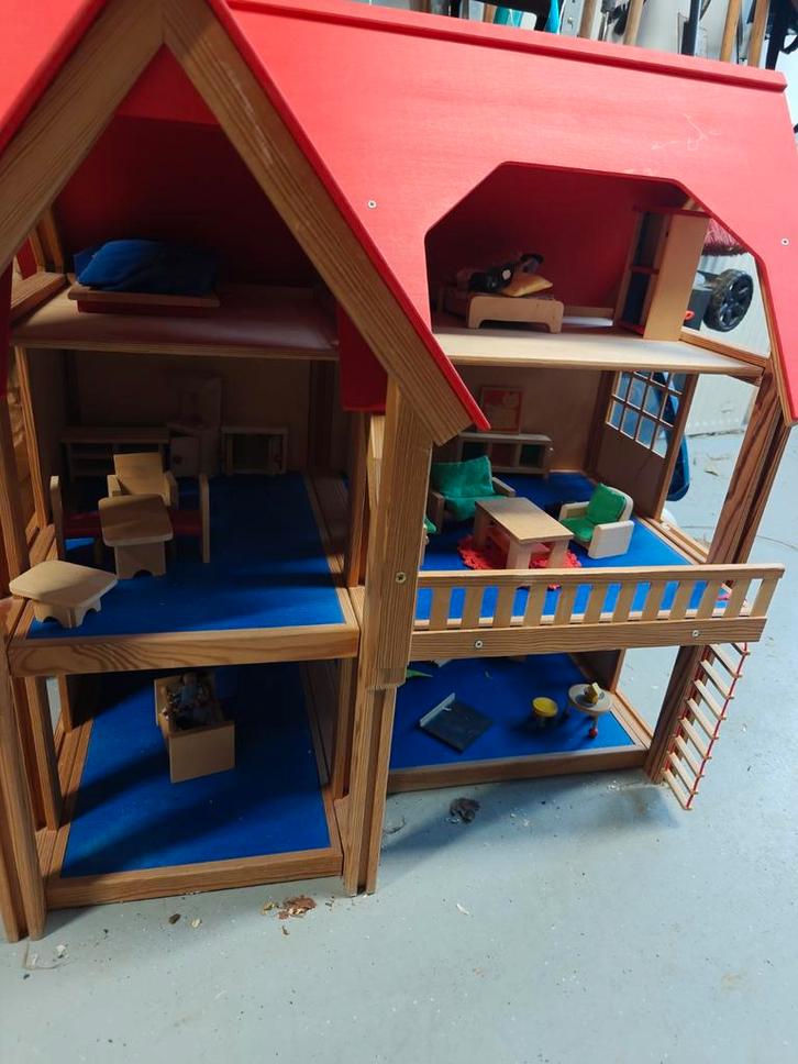 Selecta Houten Poppenhuis met Meubels en Poppen, Kinderen en Baby's, Speelgoed | Poppenhuizen, Zo goed als nieuw, Poppenhuis, Ophalen