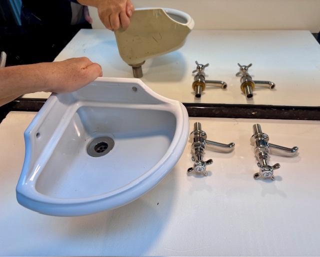 Antiek WC fonteintje + twee kranen., Huis en Inrichting, Overige Huis en Inrichting, Nieuw, Ophalen