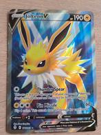 Jolteon V, Hobby en Vrije tijd, Verzamelkaartspellen | Pokémon, Ophalen of Verzenden, Zo goed als nieuw