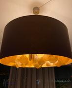 Moderne hanglamp met capiz schelpen&goudkleurige binnenzijde, Ophalen of Verzenden, Zo goed als nieuw, Metaal, 75 cm of meer