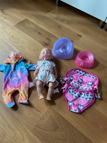 Baby Born Pop Meisjec Unicorn Onesie en draagzak beschikbaar voor biedingen