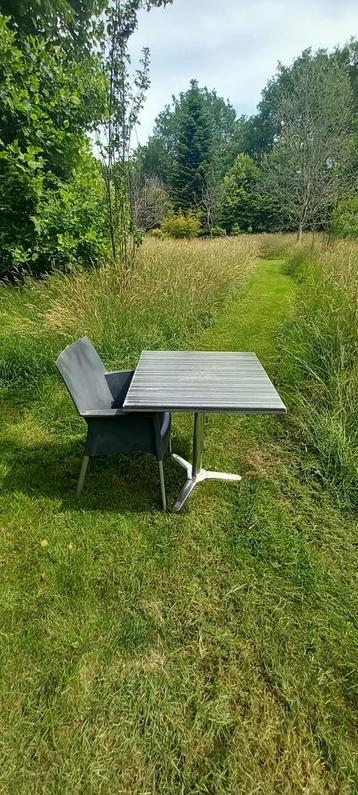 Terras stoel beschikbaar voor biedingen
