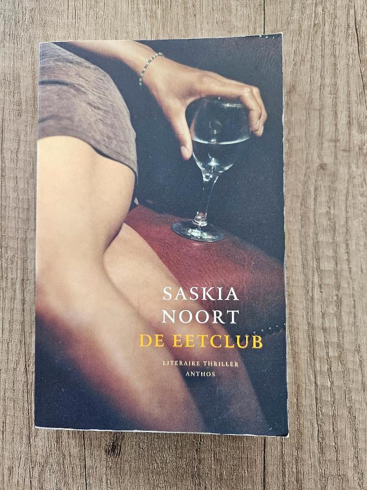 boek De Eetclub van Saskia Noort, Boeken, Thrillers, Zo goed als nieuw, Nederland, Ophalen of Verzenden