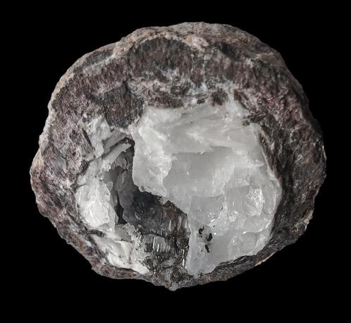 CALCIET + CERUSSIET kristallen in geode., Verzamelen, Mineralen en Fossielen, Mineraal, Ophalen of Verzenden