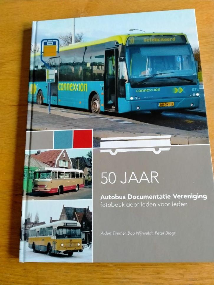 50 jaar Autobus Documentatie Vereniging fotoboek, Boeken, Vervoer en Transport, Zo goed als nieuw, Bus, Ophalen of Verzenden