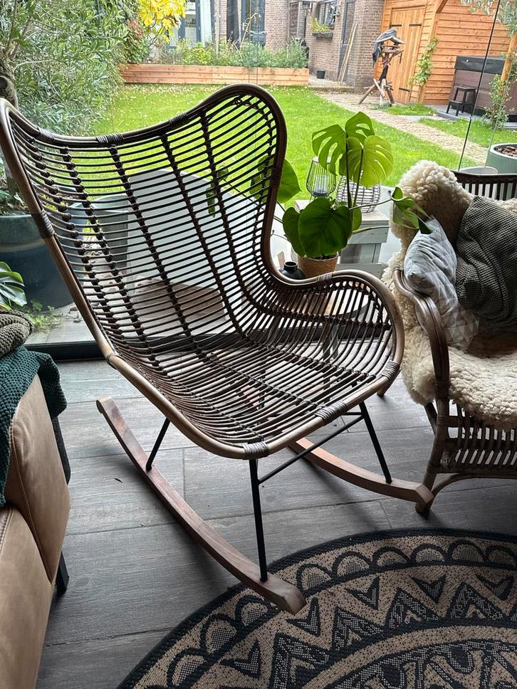 Rotan Schommelstoel troubadour - Stijlvol en Comfortabel, Huis en Inrichting, Stoelen, Zo goed als nieuw, Eén, Riet of Rotan, Bruin