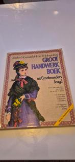 Groot Handwerk Boek uit grootmoeders jeugd, Boeken, Ophalen of Verzenden
