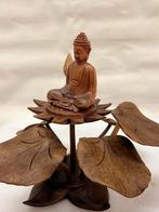 Buddah op Lotus bladeren . Hout snijwerk . Uniek ., Antiek en Kunst, Ophalen