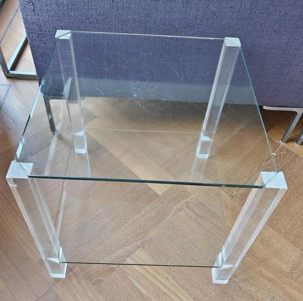 Bijzettafel glas met perspex poten, Huis en Inrichting, Woonaccessoires | Krantenbakken en Lectuurbakken, Gebruikt, Ophalen