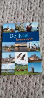M. Groenewoud - De IJssel, levende rivier, Boeken, Geschiedenis | Stad en Regio, Ophalen of Verzenden, Zo goed als nieuw