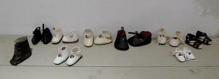8 Paar poppenschoentjes, Verzamelen, Poppen, Gebruikt, Pop, Ophalen of Verzenden