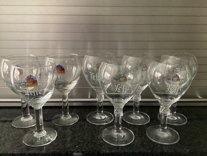 Leffe bierglazen met en zonder kasteel in pootje 0.33 en 0.2, Verzamelen, Biermerken, Zo goed als nieuw, Glas of Glazen, Overige merken