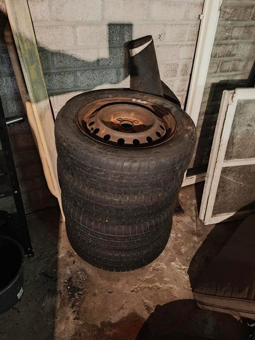 Stalen velgen 15 inch 4x100 Toyota Yaris met winterbanden, Auto diversen, Autosport-onderdelen, Gebruikt, Ophalen
