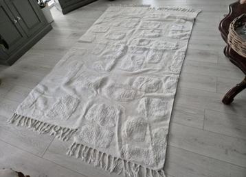 Heel mooi vloerkleed beschikbaar voor biedingen