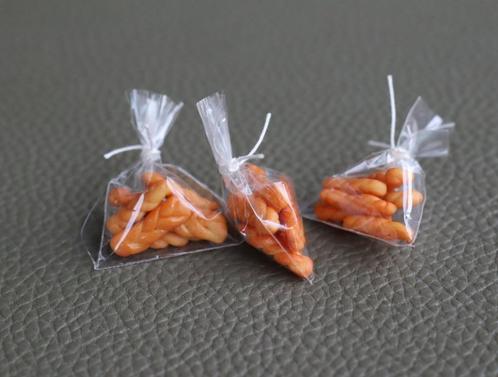 Kleine vlechtbroodjes in zakjes., Verzamelen, Poppenhuizen en Toebehoren, Nieuw, Gebruiksvoorwerp, Ophalen of Verzenden