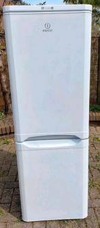 Indesit koel/vries combinatie A+ koelkast, Witgoed en Apparatuur, Koelkasten en IJskasten, Met vriesvak, Gebruikt, 140 tot 160 cm