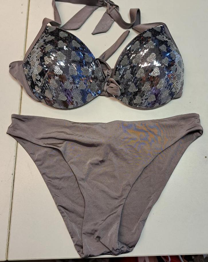 Twin Set bikini grijs vol pailletjes 85 cup D ongeveer 43216, Kleding | Dames, Badmode en Zwemkleding, Zo goed als nieuw, Bikini