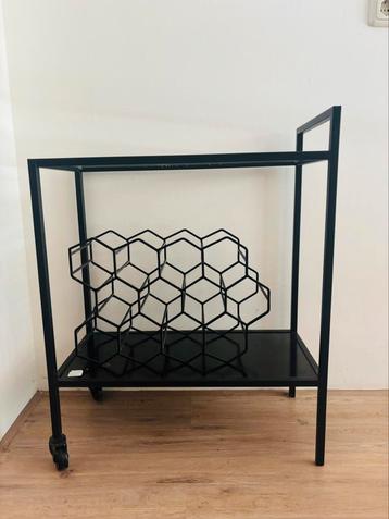 Moderne Bijzettafel met los Wijnrek – In Perfecte Staat beschikbaar voor biedingen