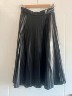 Bershka Nepleer Rok - Maat S, Zwart, Ophalen of Verzenden, Zo goed als nieuw, Knielengte