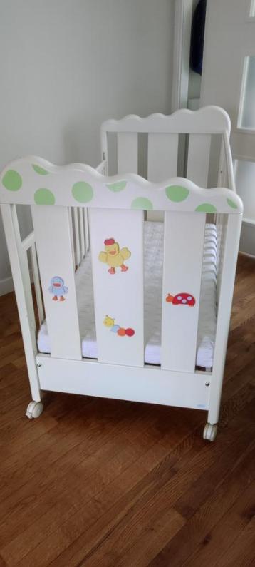Ledikant Loopfiets babystoeltje babyweegschaal beschikbaar voor biedingen