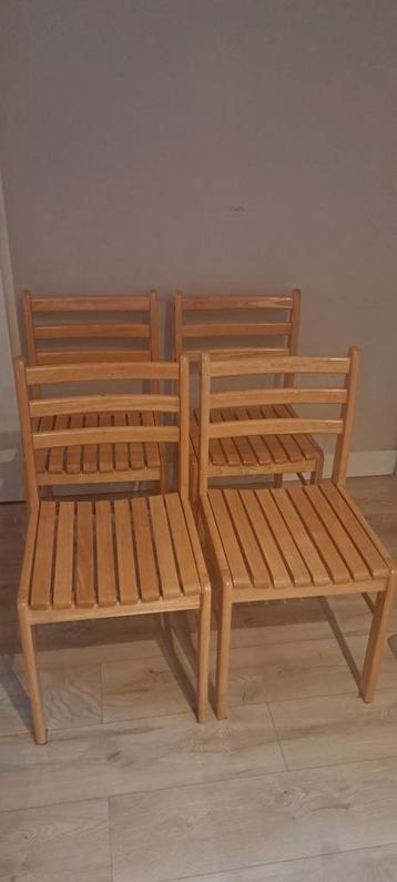 Scandinavische eetkamerstoelen (4 stoelen in 1 koop) beschikbaar voor biedingen