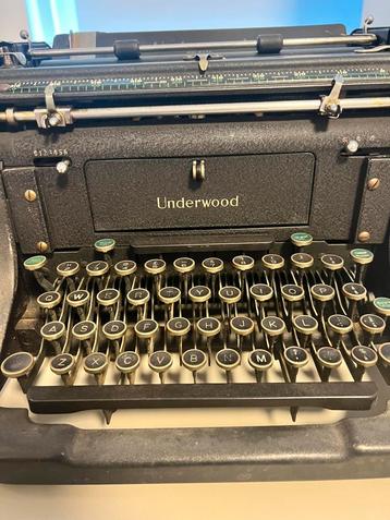 Vintage underwood typing machine with ink strip beschikbaar voor biedingen