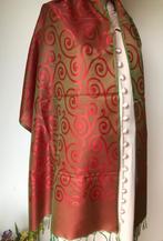 Sjaal - lang - zijde - groen en rood - met franjes - vintage, Ophalen of Verzenden, Zo goed als nieuw, Sjaal