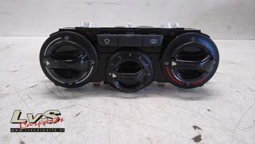 Kachel Bedieningspaneel van een Peugeot 208 beschikbaar voor biedingen