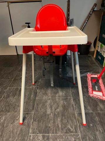 Rode Kinderstoel met Eetblad ikea beschikbaar voor biedingen
