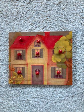 Puzzel hout huis met luikjes beschikbaar voor biedingen