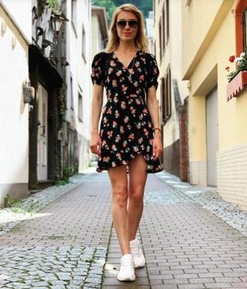 Zara kort jurk / bloemen jurkje - maat M beschikbaar voor biedingen