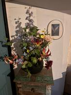 Zijden boeket inclusief mat zwarte vaas, Huis en Inrichting, Ophalen, Zo goed als nieuw