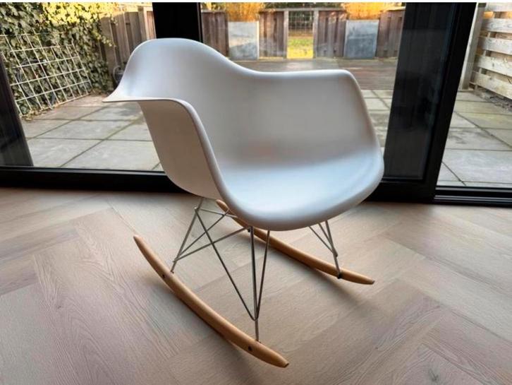 Schommelstoel Wit, Kinderen en Baby's, Kinderkamer | Tafels en Stoelen, Zo goed als nieuw, Stoel(en), Ophalen