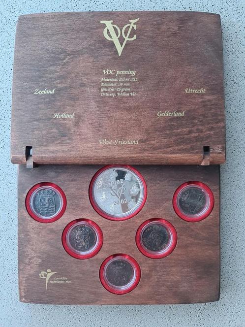 400 jr. VOC - Nederland - set duiten - zilveren penning 2002, Postzegels en Munten, Munten | Nederland, Setje, Overige waardes