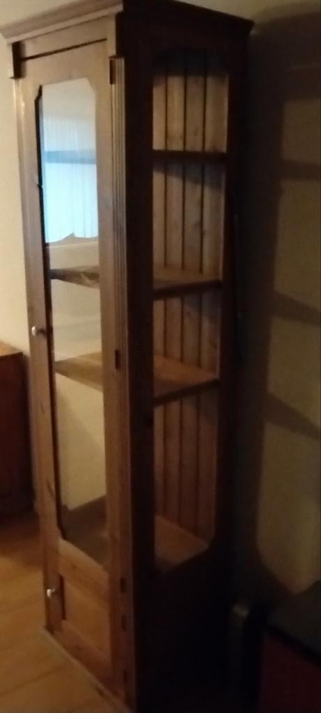 Houten vitrinekast met glazen deur, Huis en Inrichting, Kasten | Vitrinekasten, Ophalen