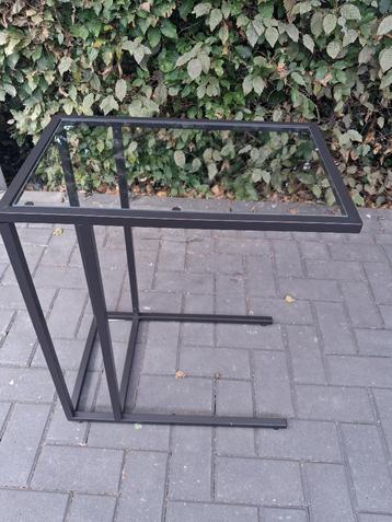 Zwart bijzettafeltje, IKEA. beschikbaar voor biedingen