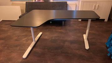 Bureau Ikea in zeer goede staat! Bieden beschikbaar voor biedingen