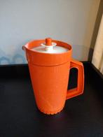 Tupperware oranje waterkan met deksel, Ophalen of Verzenden, Gebruikt, Oranje, Beker of Kan