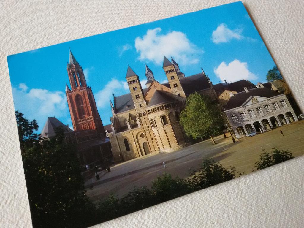 Maastricht - Vrijthof, St. Servaasbasiliek en St. Janskerk, Ophalen of Verzenden, 1960 tot 1980, Ongelopen, Limburg
