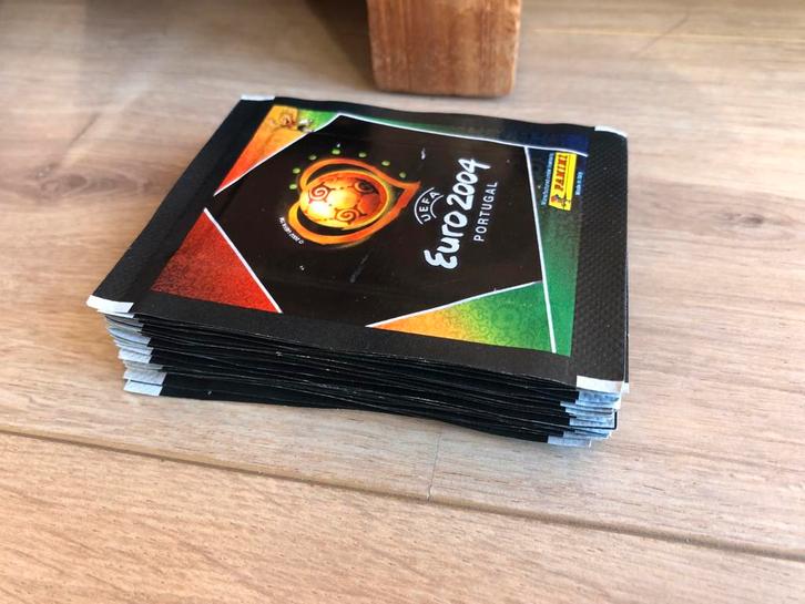 Panini EK 2004 - 24 Ongeopende Zakjes, Verzamelen, Sportartikelen en Voetbal, Nieuw, Poster, Plaatje of Sticker, Buitenlandse clubs