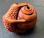 Ojime in buxushout van een kreeftje op een schelp, Antiek en Kunst, Ophalen of Verzenden