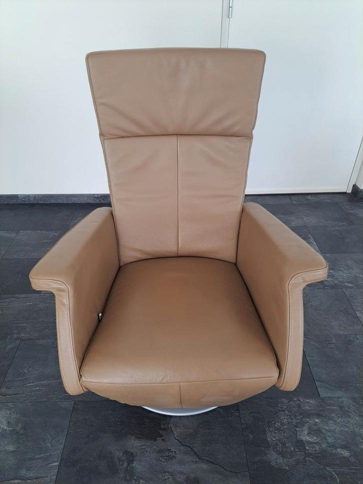 ZGAN Leren Relaxfauteuil - Draaivoet - Zandkleur, Huis en Inrichting, Fauteuils, Ophalen of Verzenden
