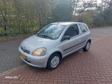 Toyota Yaris 1.3 16V 3DR 2000 Grijs beschikbaar voor biedingen
