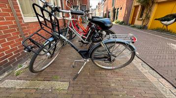 Mooie fiet, achterrem piept iets beschikbaar voor biedingen