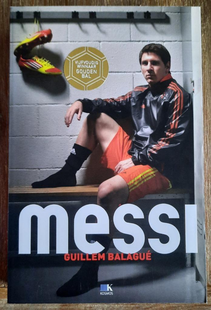 Sportboek over wereldvoetballers Messi - Als nieuw.!, Boeken, Sportboeken, Nieuw, Balsport, Ophalen of Verzenden