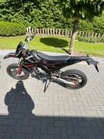 Rieju mrt 50 pro zwart met rood km stand 3553, Fietsen en Brommers, 6 versnellingen, Zo goed als nieuw, 50 cc, Ophalen