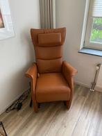 Sta op stoel, cognac leer, elektrisch, Ophalen, Zo goed als nieuw, 50 tot 75 cm, Leer