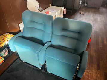 Vintage Dubbele Bioscoopstoel gratis? beschikbaar voor biedingen