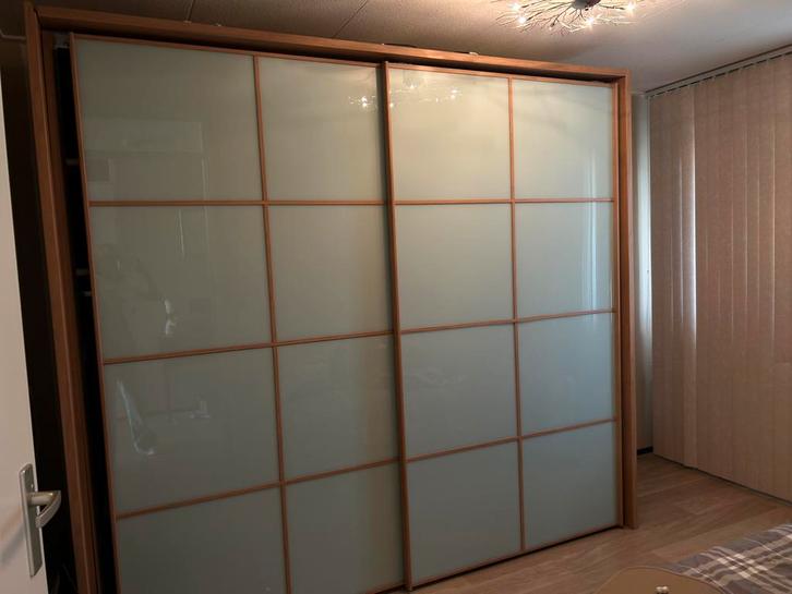 Luxe zweefdeurkast met glasdeuren en hout, Huis en Inrichting, Kasten | Kledingkasten, Zo goed als nieuw, 200 cm of meer, 200 cm of meer